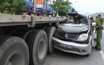 Xe hơi tông đuôi xe đầu kéo, ngày hỏi vợ thành đại tang