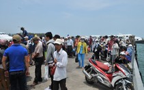 Thời tiết xấu, hàng ngàn người kẹt lại Phú Quốc