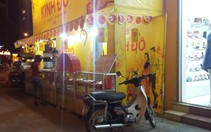 Bị cấm nhưng bánh trung thu vẫn “án ngữ” trên vỉa hè