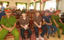 Ném đá xe khách “để giải rượu”, 3 thanh niên đi tù