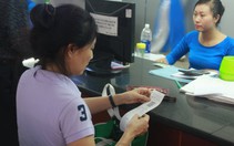Khách bỡ ngỡ đăng ký vé tàu điện tử