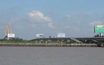 Bờ bao vi phạm hành lang  an toàn cầu Rạch Miễu
