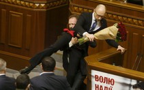 ​Ẩu đả trong cuộc họp Quốc hội, Thủ tướng Ukraine bị tấn công
