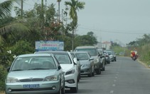 ​Nơi dàn xe công đến ăn giỗ là nhà dân bán thức ăn tôm