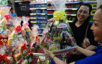 Mứt mới, thịt kho... vào giỏ quà tết