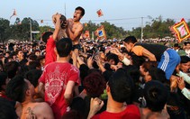 Đi lễ hội theo a dua phong trào, mê tín mù quáng