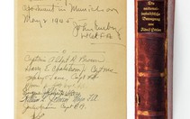 ​Sách của Hitler bán đấu giá được 20.655 USD