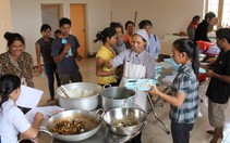 Giúp bệnh nhân nghèo có suất cơm ngon