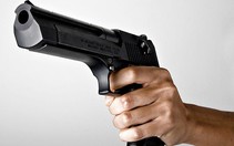 Một giám đốc bị bắn chết khi đi chùa