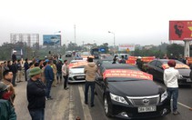 ​Dân đưa ôtô chặn cầu Bến Thủy phản đối trạm thu phí