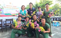 Mang nghĩa tình đến biên giới