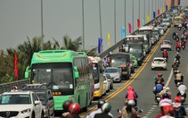 ​Cầu Rạch Miễu lại kẹt xe nghiêm trọng trong ngày mùng 2 tết