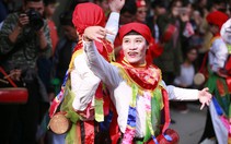 ​Về Triều Khúc xem “Con đĩ đánh Bồng”