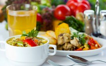 ​Chế độ dinh dưỡng: giải nhiệt cho người cao tuổi