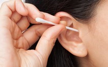 ​Dễ viêm tai ngoài do dùng bông ráy tai không đúng cách