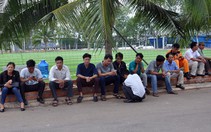 Người thân thuyền viên tàu Hải Thành đổ về Vũng Tàu đợi tin