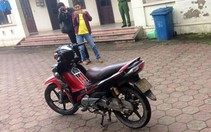 Triệu tập 2 nữ sinh nghi tông xe, bỏ cụ ông lại nghĩa trang