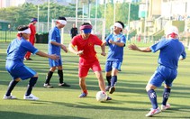 Tình người ở sân bóng đá khiếm thị