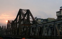 Cấm cầu Long Biên để sửa mặt cầu