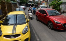 Căng thẳng 'cuộc chiến' lòng lề đường - đậu xe hơi