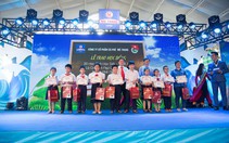 ​Mê Trang trao học bổng và xe đạp cho học sinh nghèo vượt khó