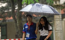 Những 'giọt thương' thầm lặng mùa thi