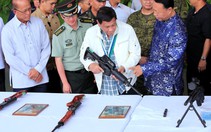 Trung Quốc tặng vũ khí, tiền cho Philippines