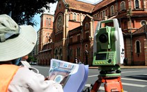Đo đạc để trùng tu nhà thờ Đức Bà Sài Gòn