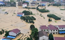 Trung Quốc vừa hứng lũ vừa chịu nóng, 33 người chết
