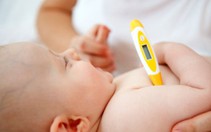 ​Bạn làm gì khi bé bị sốt cao?