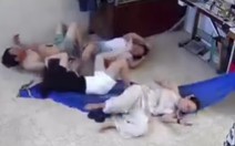 4 người nằm võng ngã dập mông