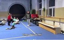 Nam sinh lộn santo nằm lọt thỏm vào ghế