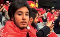 Phụ nữ Iran muốn đi coi đá bóng phải đeo... râu giả