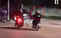 Hai quái xế trổ tài đánh võng bị cảnh sát tuýt còi