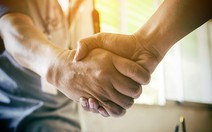 Đàn ông bắt tay không chặt chứng tỏ sức khỏe… yếu