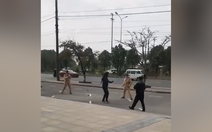 Thanh niên dùng côn nhị khúc đánh CSGT khi bị tuýt còi