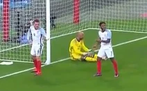 Màn ăn mừng siêu dị của Vardy