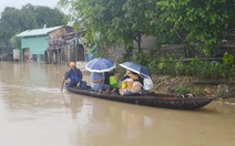 Lũ cuốn chìm xuồng ở Phú Yên, 1 người chết