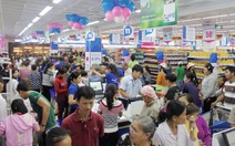 Khách hàng rầm rộ mua sắm siêu giảm giá kiểu Black Friday của Co.opmart