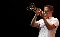 Nghệ sĩ trumpet gốc Việt 2 lần đoạt Grammy về Việt Nam