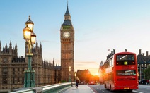 London bớt đắt đỏ, du khách đổ xô đi mua sắm