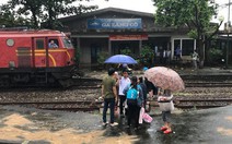 Đường sắt qua đèo Hải Vân lại ách tắc