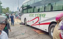 Chở con đi thi học kỳ, hai mẹ con bị xe khách tông chết