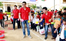 Mang trăng sáng Trung thu lên cho trẻ em vùng cao