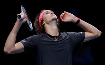 Zverev bị CĐV la ó trong chiến thắng trước Federer