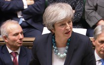 Bà May hoãn bỏ phiếu thỏa thuận Brexit tại quốc hội