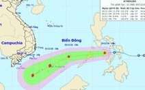 Áp thấp nhiệt đới đang áp sát Biển Đông, miền trung lũ lên