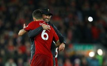 HLV Jurgen Klopp suýt khóc khi Salah nhường phạt đền cho đồng đội