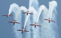 Đã mắt với màn máy bay nhào lộn ở Singapore Airshow 2018