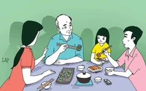 Đưa ba đi ăn, tôi giật mình nhìn lại...